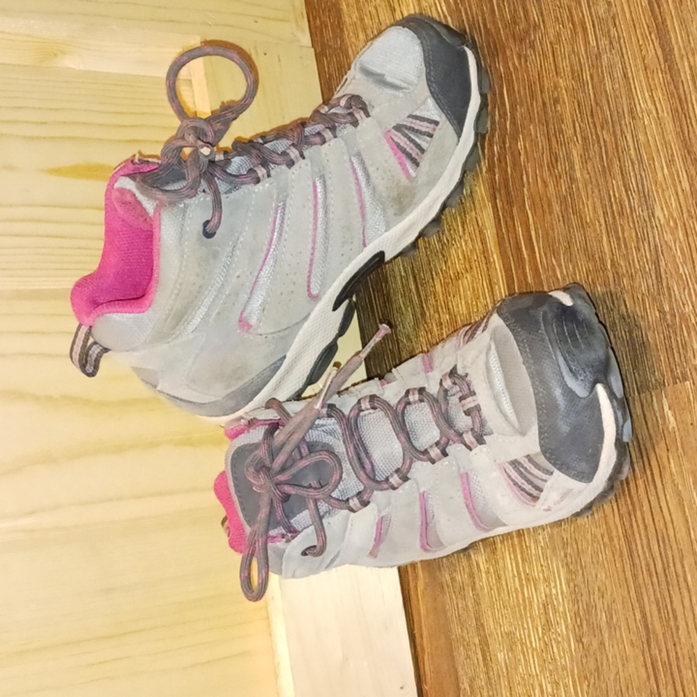 Columbia Omi Grip Kids Pink & Grey Hiking boots.